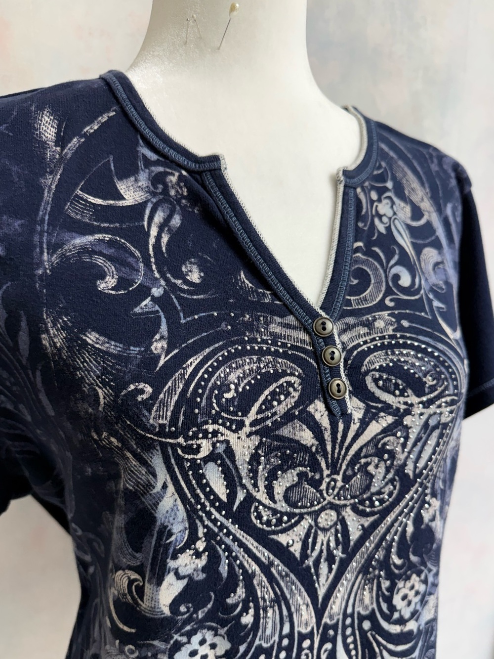Dress Barn 3 Button Very Cool Scroll Print Through the Middle, V Neck Navy Tee